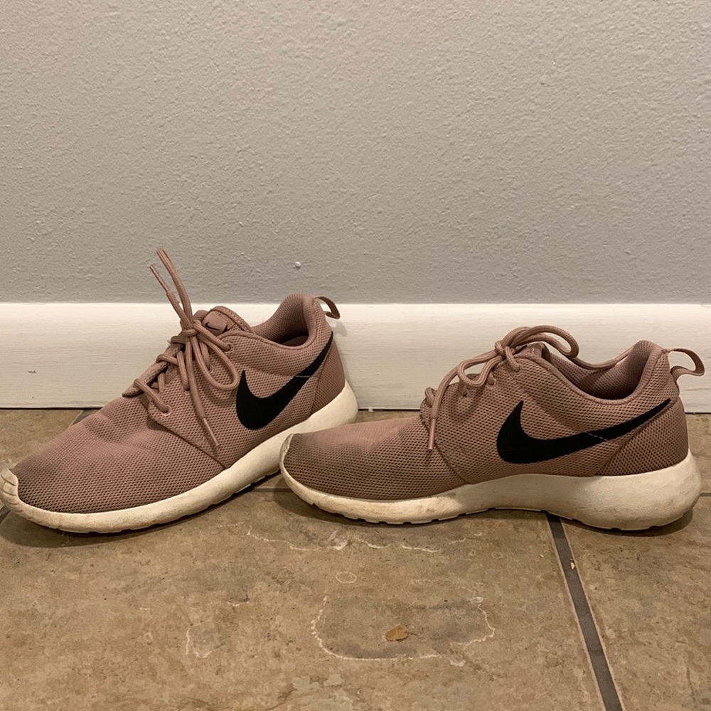 Pink Nike Roshe One sneakers